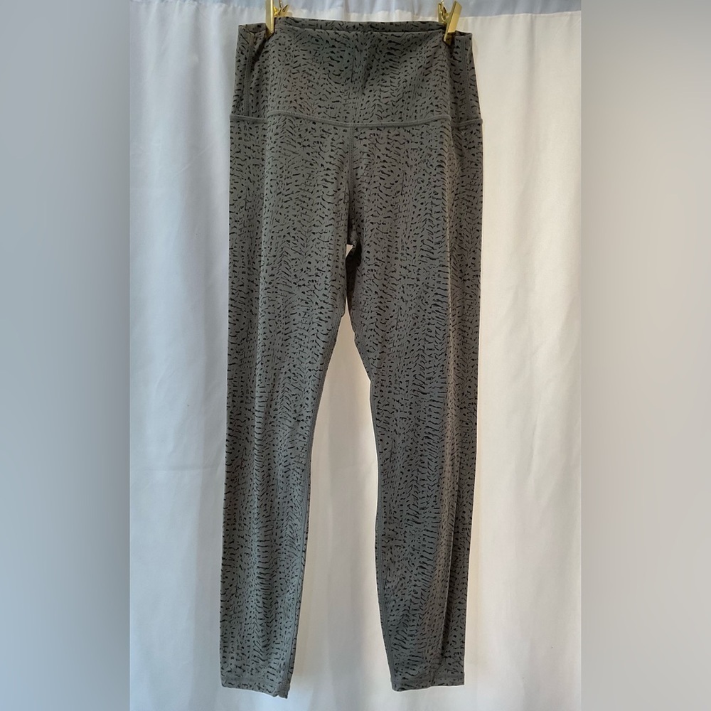 NWOT Estrella Cheeatah Leggings